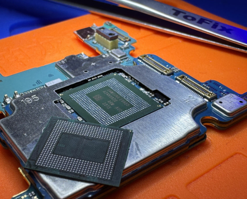 Micro-soudure de la puce CPU d'un Samsung Galaxy S22 chez ToFix