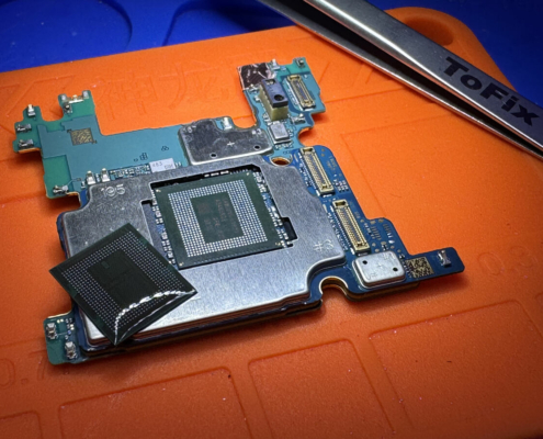 Reballing de la puce CPU d'un Samsung Galaxy S22 à l'atelier ToFix