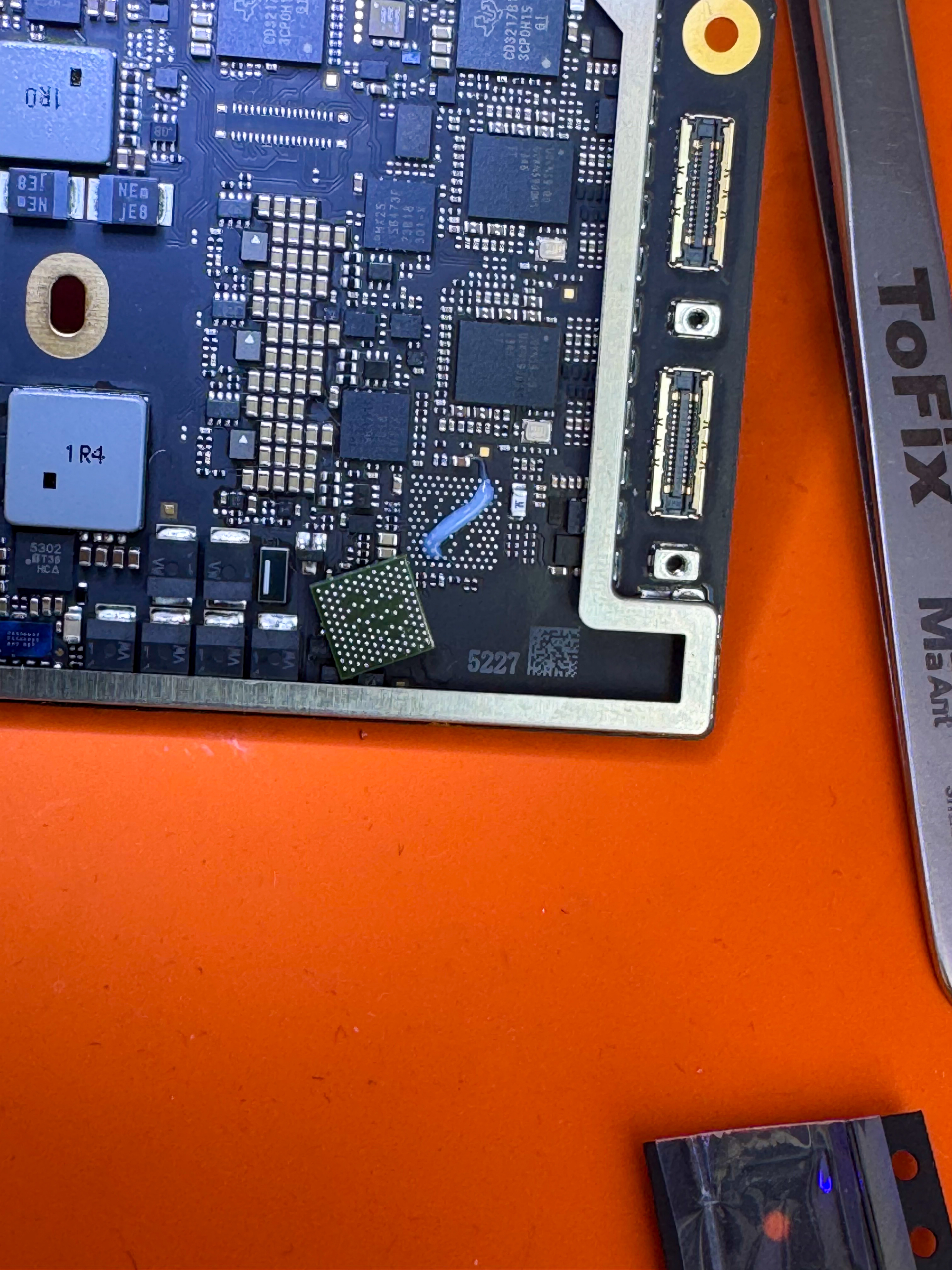 MacBook réparation IC de charge – micro-soudure ToFix Liège