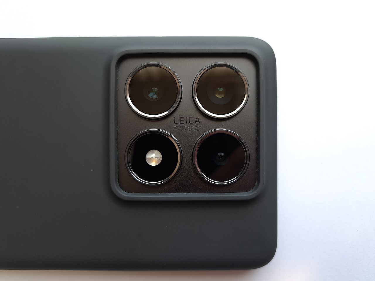 Xiaomi 14T Pro vu de dos, réparation Xiaomi à Liège